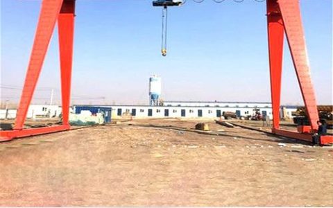 没电也能轻松吊起重物：手动门式起重机1吨至20吨各型号参数大全