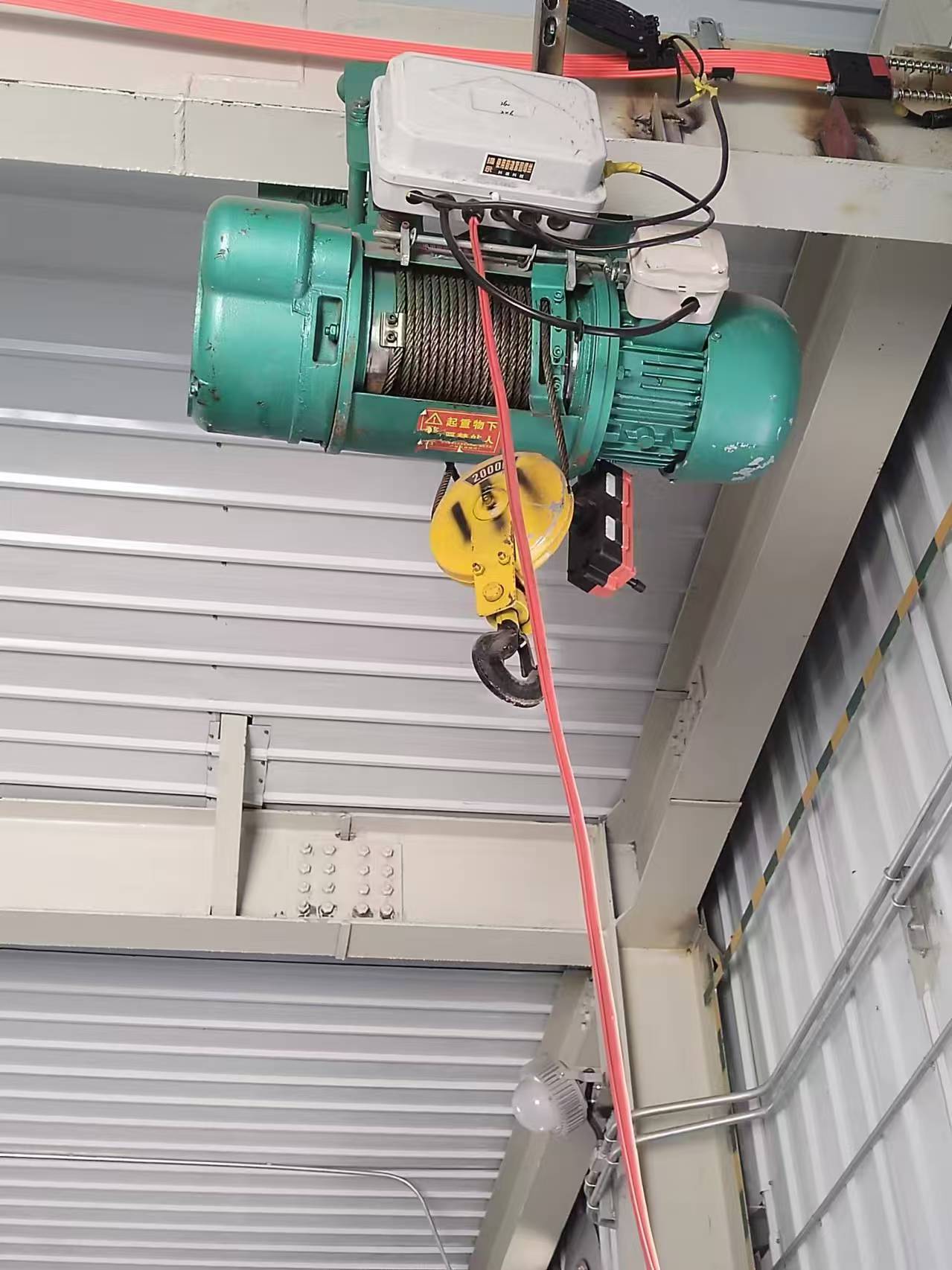 HC型大吨位电动葫芦技术参数对照表与产品实物图